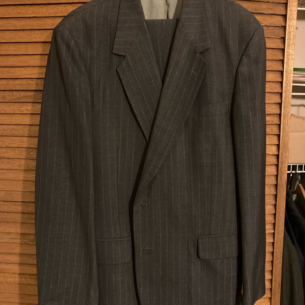 Mens Towncraft 2 piece pin striped black suit, 42l, pants 36x32